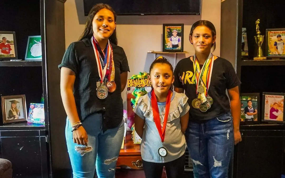 Joselyn, Cristal y Violet Chávez